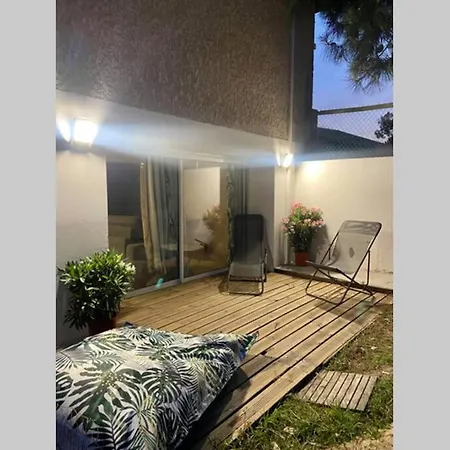 Santocha Apartment *
